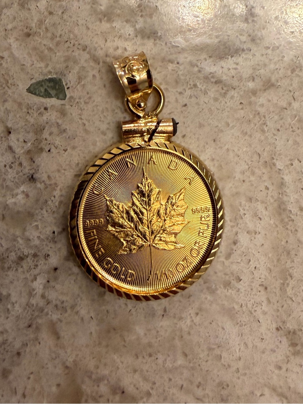1/10 oz .9999 pure Gold Canadian Maple Leaf Coin 2015